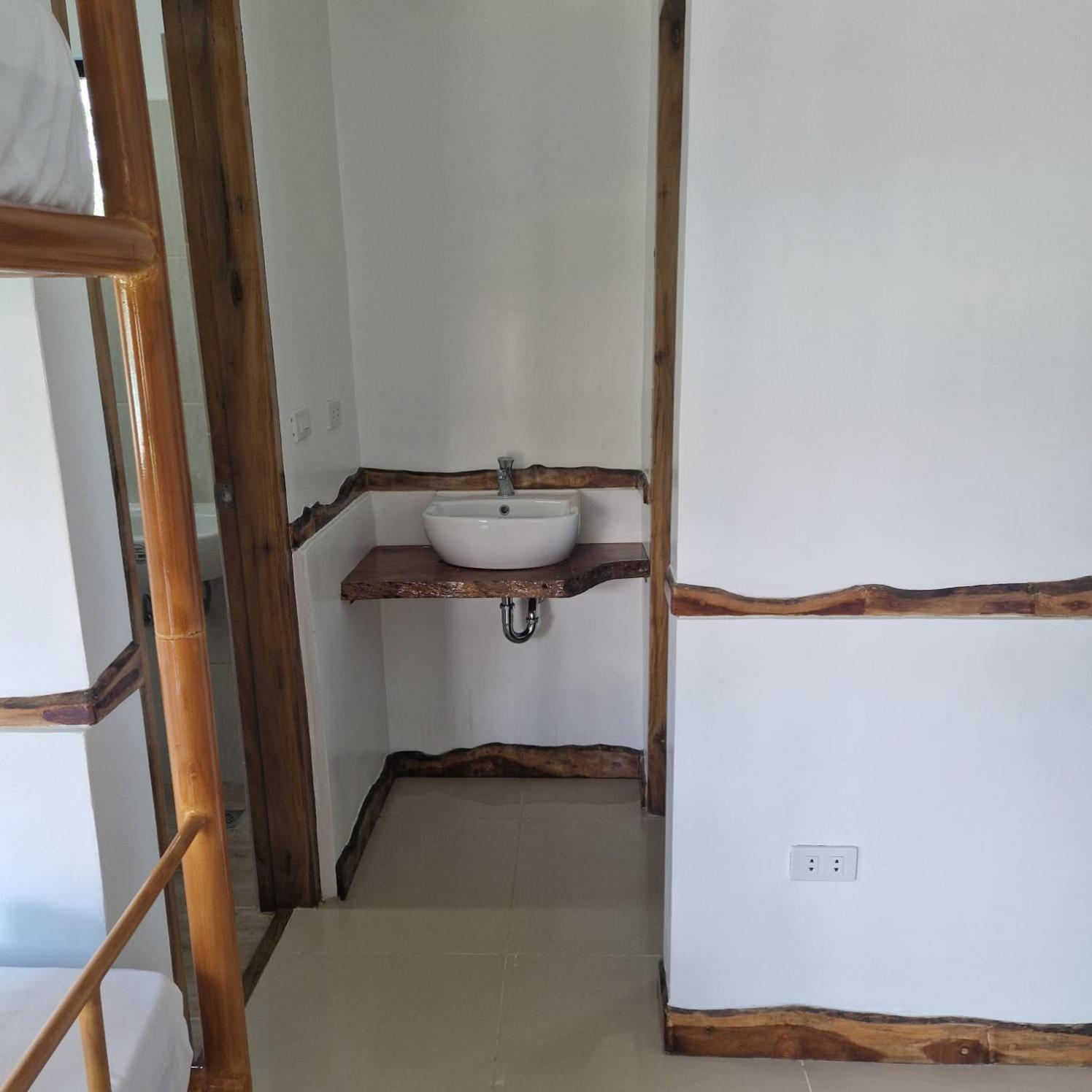 The Hat Trick Hostel Basdiot Ngoại thất bức ảnh